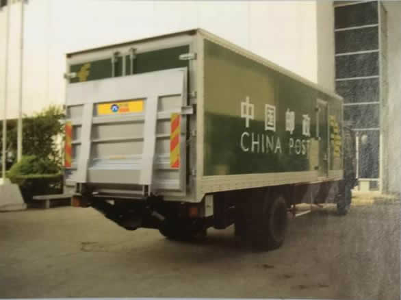 汽车尾板